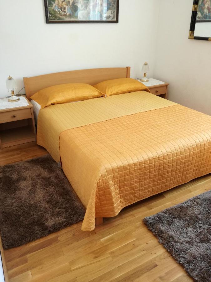 Apartment Domines Сень Екстер'єр фото