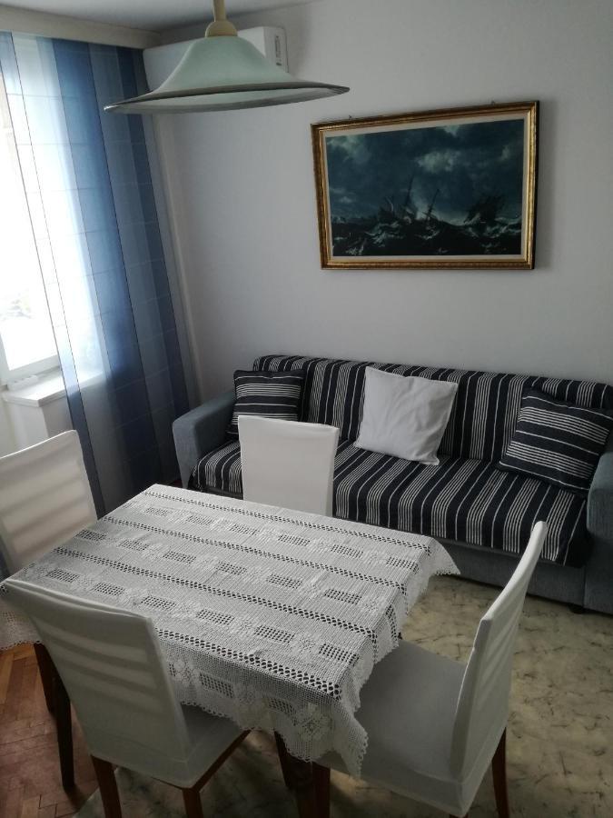 Apartment Domines Сень Екстер'єр фото